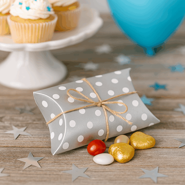Caja almohada plateada con lunares blancos – Pack de 6 pzas (7.4 × 11 × 3 cm) - Imagen 2