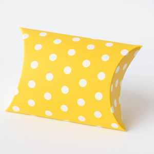 Caja almohada amarilla con lunares blancos – Pack de 6 pzas (7.4 × 11 × 3 cm)