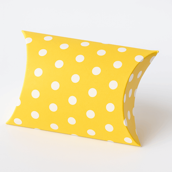 Caja almohada amarilla con lunares blancos – Pack de 6 pzas (7.4 × 11 × 3 cm)